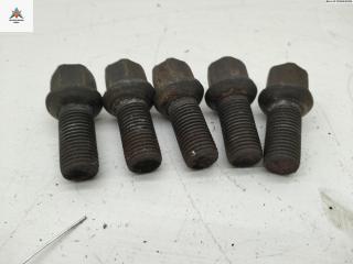 болт колесный Volkswagen Caddy 3 поколение 2006, 2.0 л., бензин, МКПП, красный, фургон, 8D0601139D