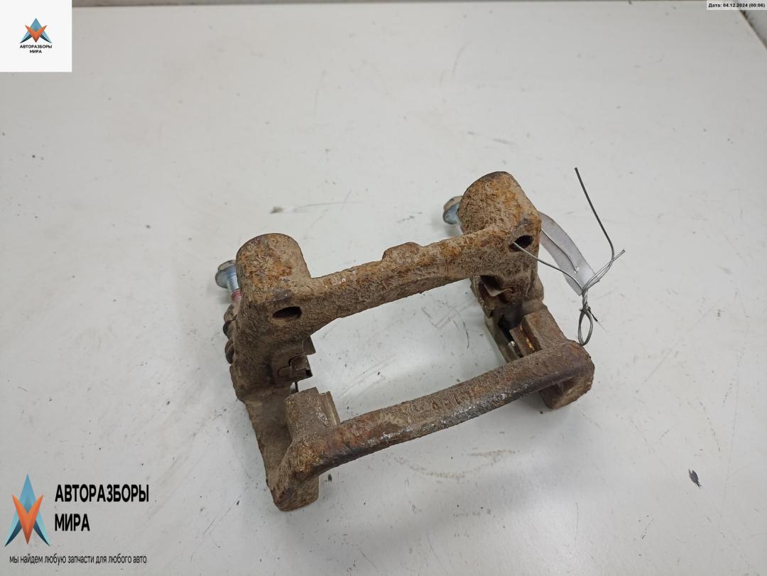 скоба суппорта Opel Zafira 1 поколение (A) 1999, 1.6 л., бензин, МКПП, серый, минивэн - фото №1