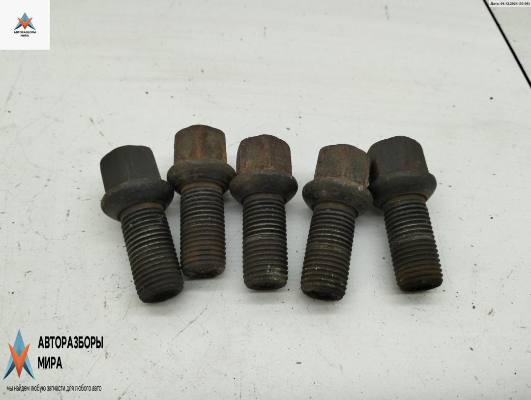 болт колесный Volkswagen Golf 4 поколение 2001, 1.9 л., дизель, МКПП, синий, универсал, 8D0601139D - фото №1