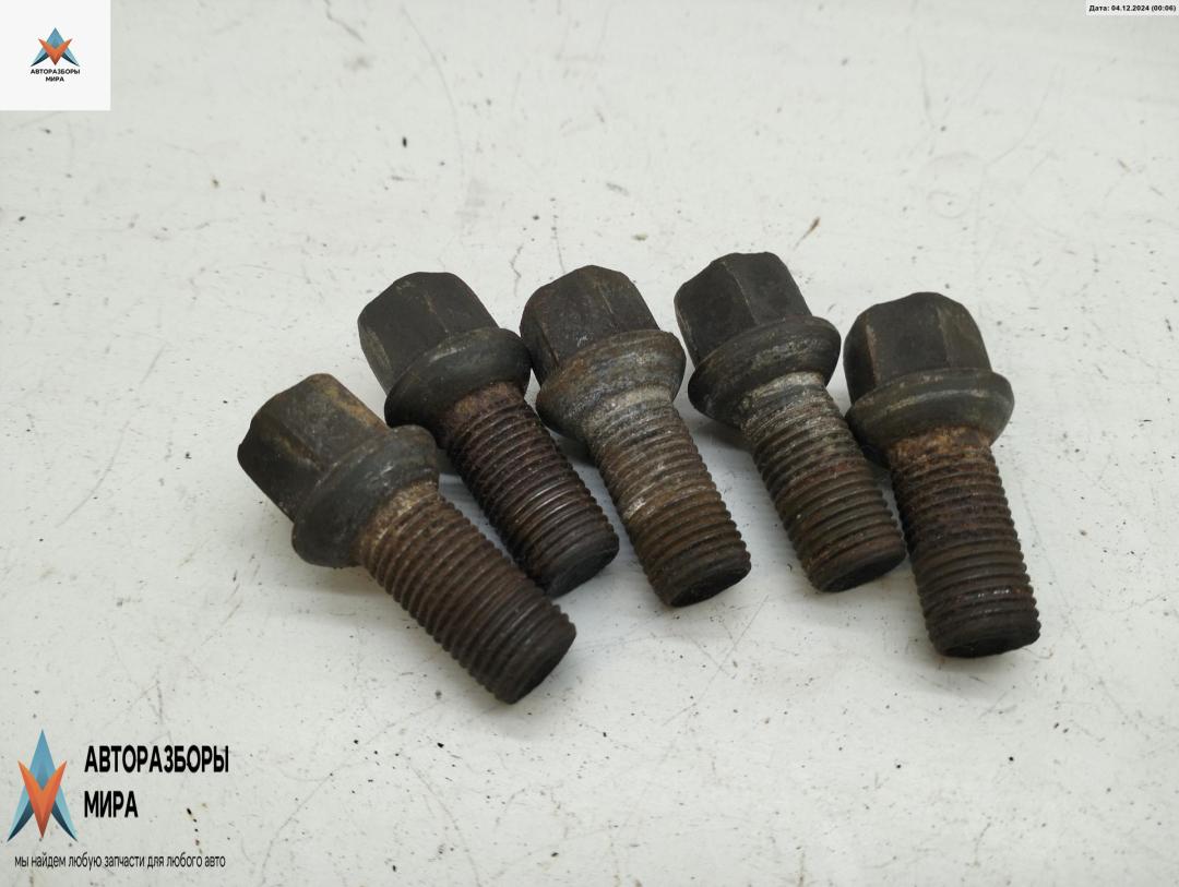 болт колесный Volkswagen Golf 5 поколение 2003, 1.4 л., бензин, МКПП, серый, хетчбэк 5 дв., 8D0601139D - фото №1