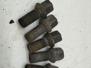 болт колесный Volkswagen Golf 4 поколение 1998, 1.4 л., бензин, МКПП, красный, хетчбэк 5 дв., 8D0601139D