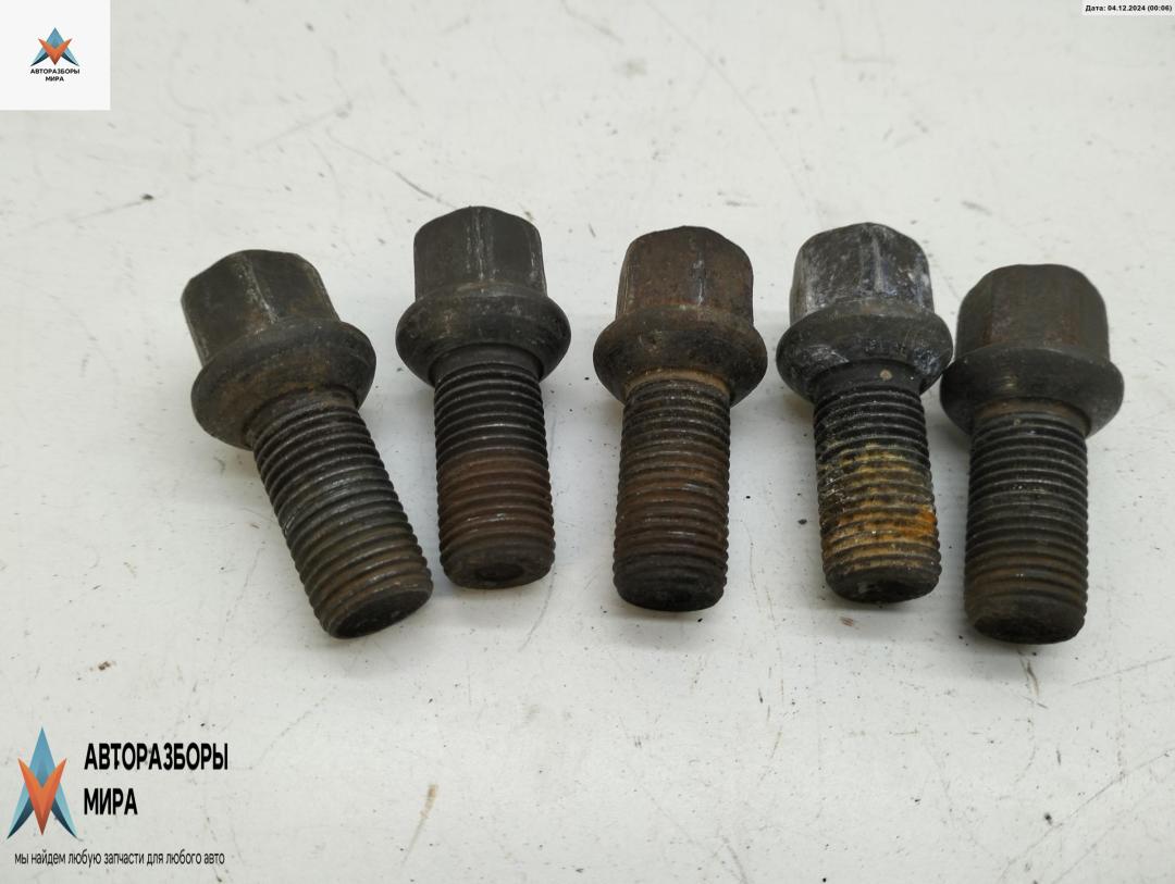 болт колесный Volkswagen Passat B6 2006, 2.0 л., дизель, МКПП, серый, универсал, 8D0601139D - фото №1