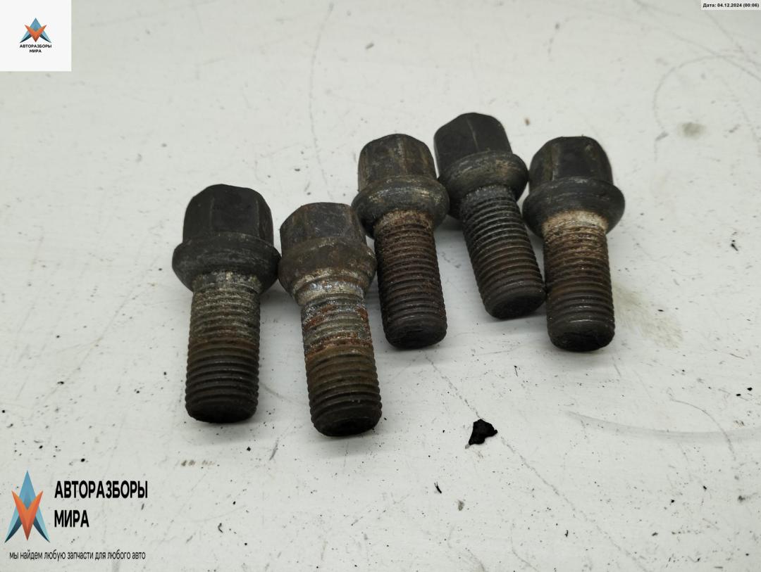 болт колесный Volkswagen Golf 5 поколение 2003, 1.4 л., бензин, МКПП, серый, хетчбэк 5 дв., 8D0601139D - фото №1