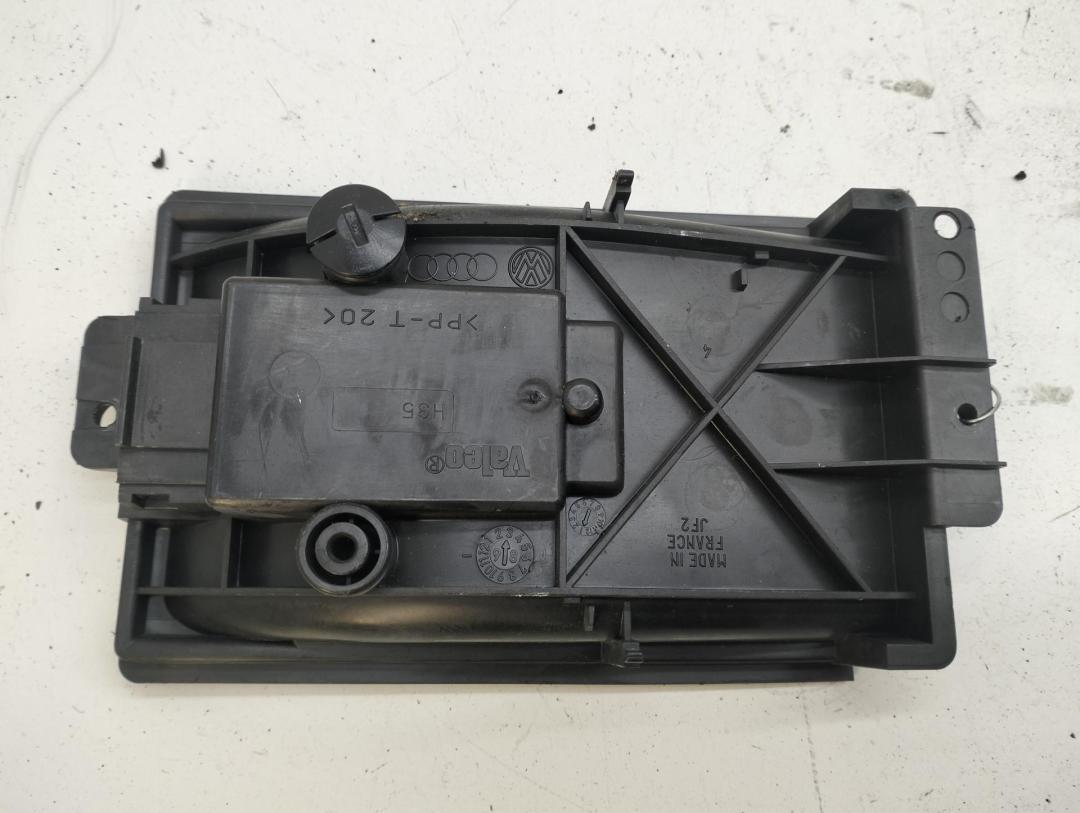 сопротивление печки Volkswagen Golf 4 поколение 1998, 1.4 л., бензин, МКПП, красный, хетчбэк 5 дв., VALEO - фото №1