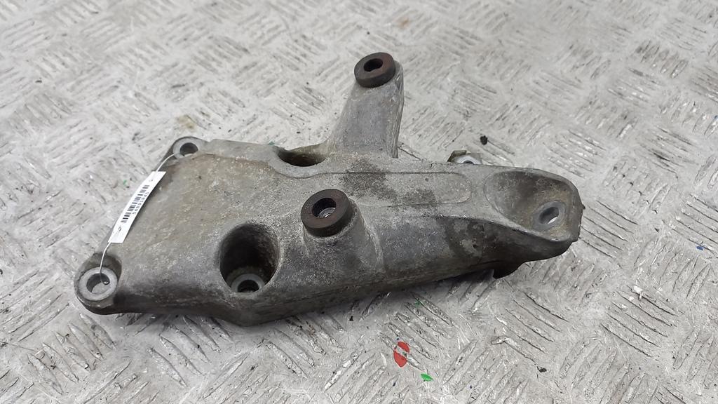 кронштейн двигателя BMW 3 E90/E91/E92/E93 2008, 2.0 л., бензин, МКПП, серый, универсал, 22116776526, 6776529