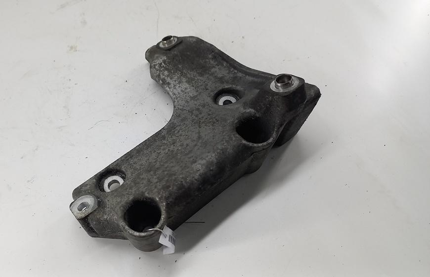 кронштейн компрессора кондиционера BMW 3 E90/E91/E92/E93 2008, 2.0 л., бензин, МКПП, серый, универсал, 7505980