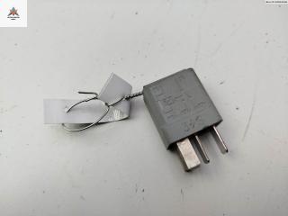 реле (прочие) Opel Astra H/Family [рестайлинг] 2005, 1.7 л., дизель, МКПП, зелёный, хетчбэк 5 дв., 13100504