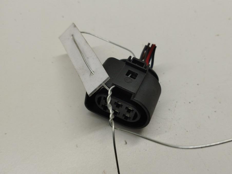 разъем (фишка) проводки Audi A4 B6 2004, 2.0 л., бензин, МКПП, чёрный, седан, 1J0973733