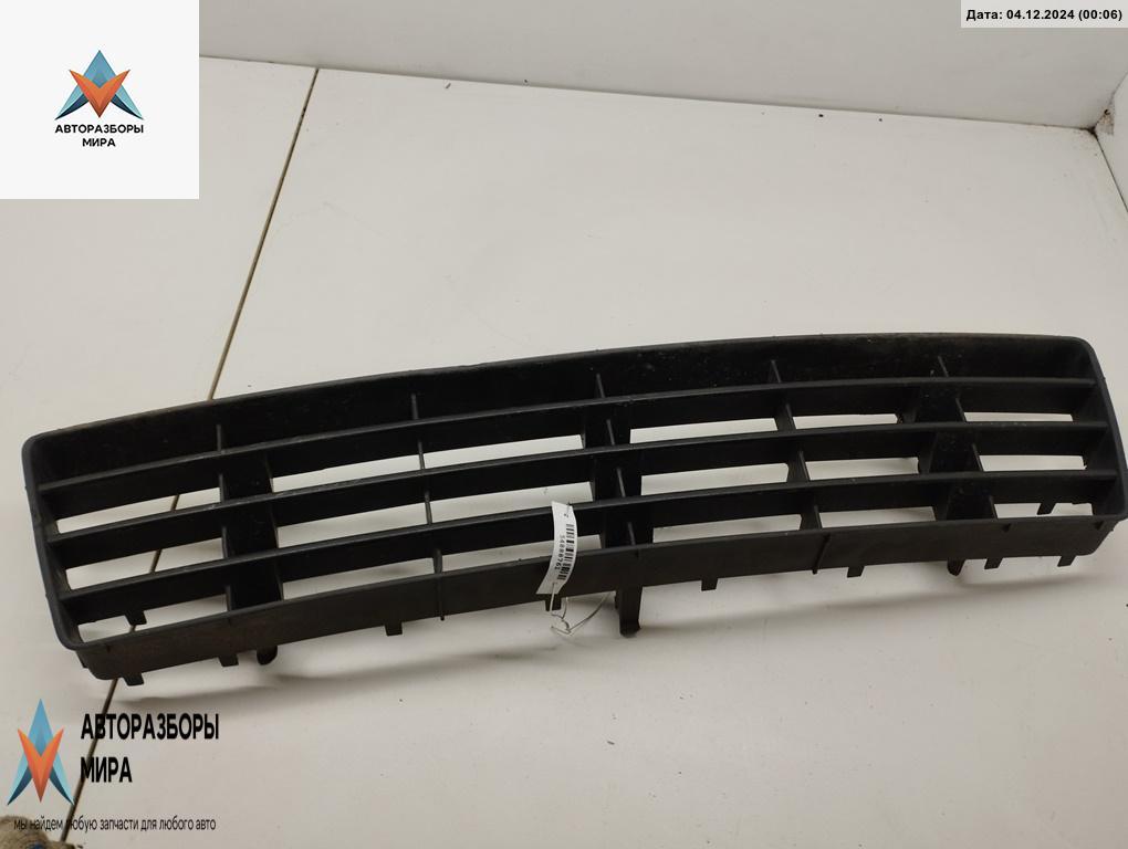 заглушка (решетка) в бампер Audi A6 4B/C5 1998, 1.8 л., бензин, МКПП, синий, седан, 4B0807683F - фото №1