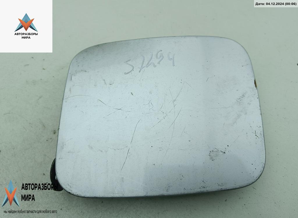 лючок топливного бака Nissan Almera Tino V10 2001, 1.8 л., бензин, МКПП, серый, минивэн - фото №1