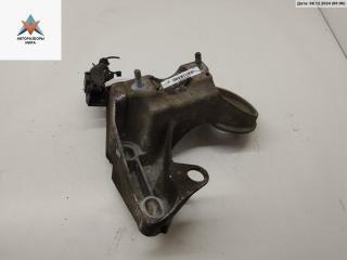 крепление стабилизатора / втулки стабилизатора Audi A4 B5 [рестайлинг] 1998, 2.4 л., бензин, МКПП, синий, универсал, 4B0199352B