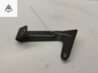 кронштейн (крепление) Audi A4 B5 [рестайлинг] 1998, 2.4 л., бензин, МКПП, чёрный, универсал, 8D0951229C