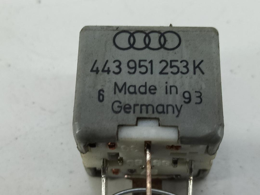 реле (прочие) Audi 80 B4 1993, 2.0 л., бензин, АКПП, красный, седан, 443951253K