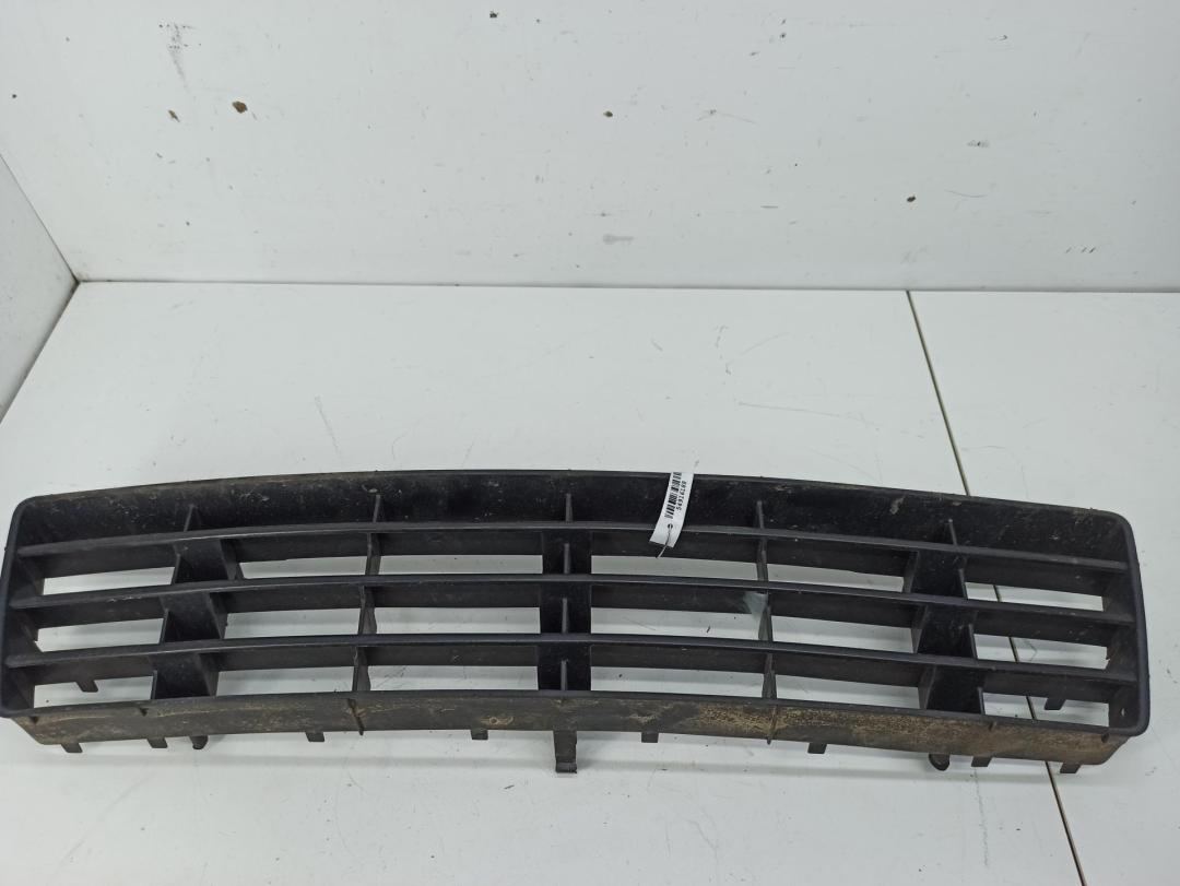 заглушка (решетка) в бампер Audi A6 4B/C5 2000, 2.7 л., бензин, АКПП, зелёный, универсал, 4B0807683F - фото №1