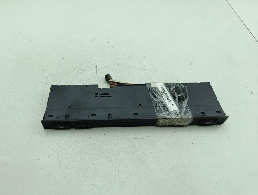 кнопка обогрева сидений BMW 5 E39 1999, 2.5 л., бензин, МКПП, красный, универсал, 61318373712