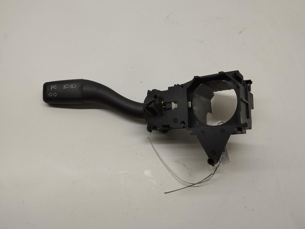 переключатель поворотов Audi A4 B6 2003, 2.5 л., дизель, АКПП, синий, универсал, 8E0953513A