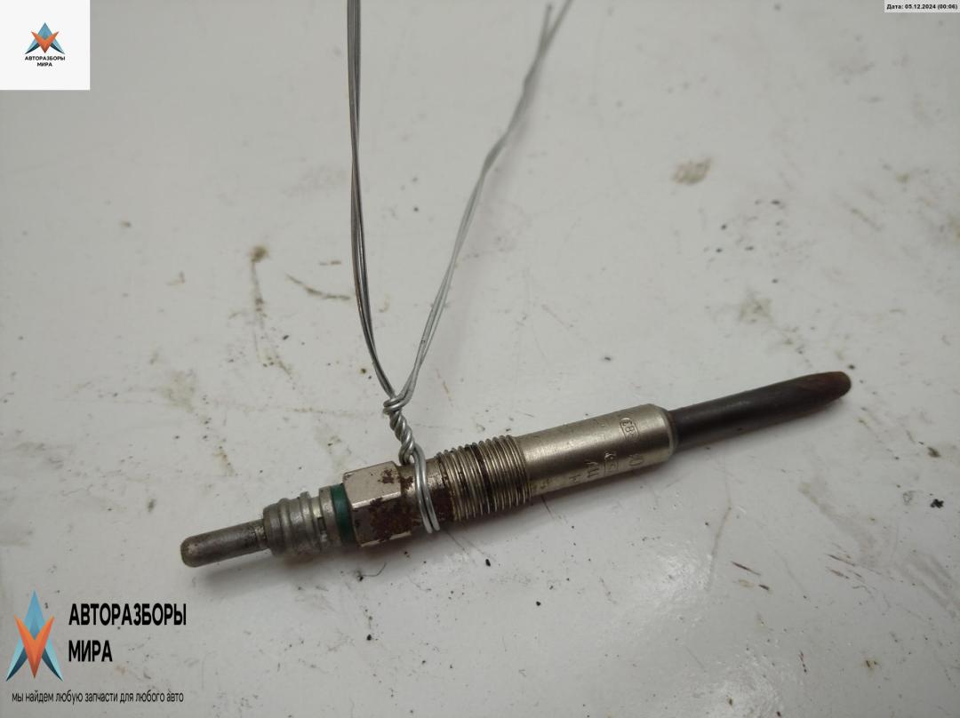 свеча накала Volkswagen Transporter T5 2004, 2.5 л., дизель, МКПП, чёрный, микроавтобус, 10579201 - фото №1