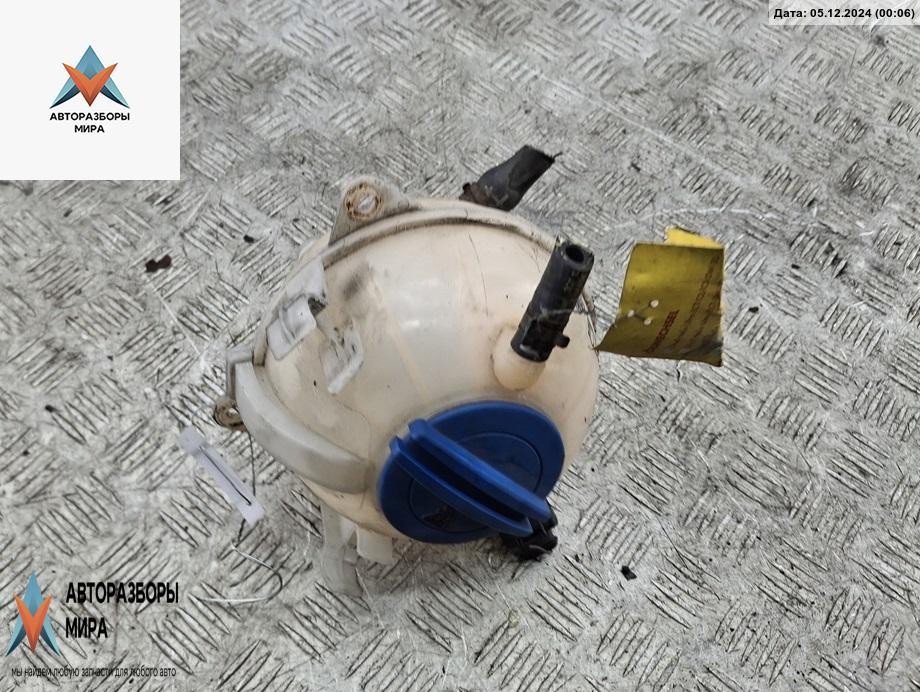 бачок расширительный Volkswagen Passat B6 2006, 2.0 л., бензин - фото №1