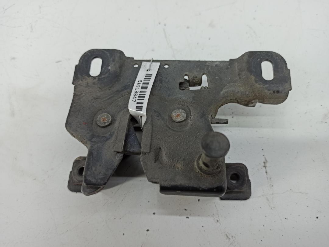 замок капота Audi A4 B5 1998, 1.8 л., бензин, МКПП, серый, седан, 8D0823509C