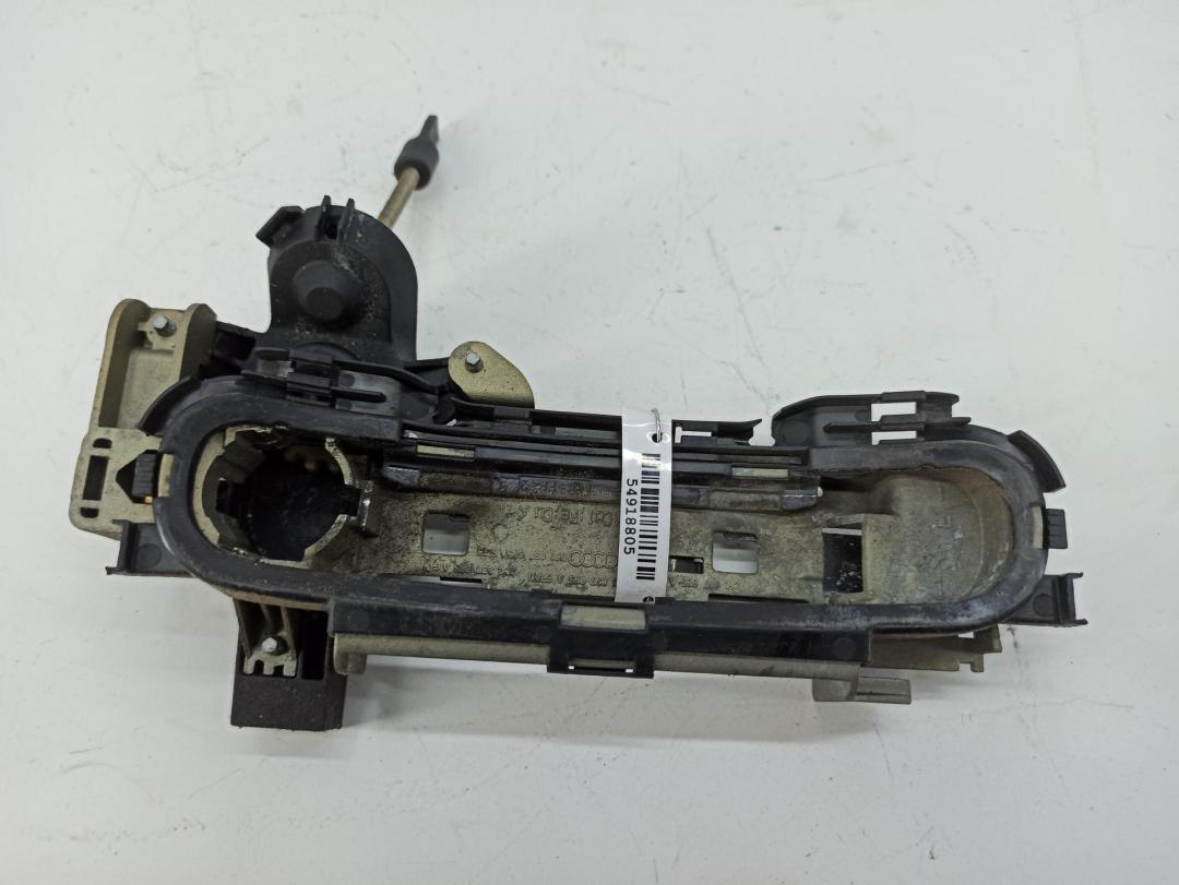 Корпус (держатель) ручки двери передней левой Audi A4 B6 2003, 2.5 л., дизель, АКПП, синий, универсал, 8E1837865A