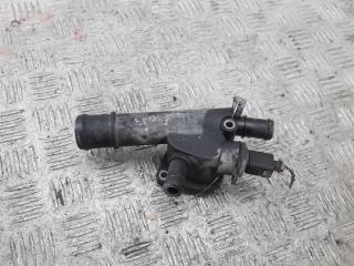 фланец (тройник) системы охлаждения Volkswagen Caddy 3 поколение 2005, 2.0 л., дизель, МКПП, белый, фургон, 038121132D