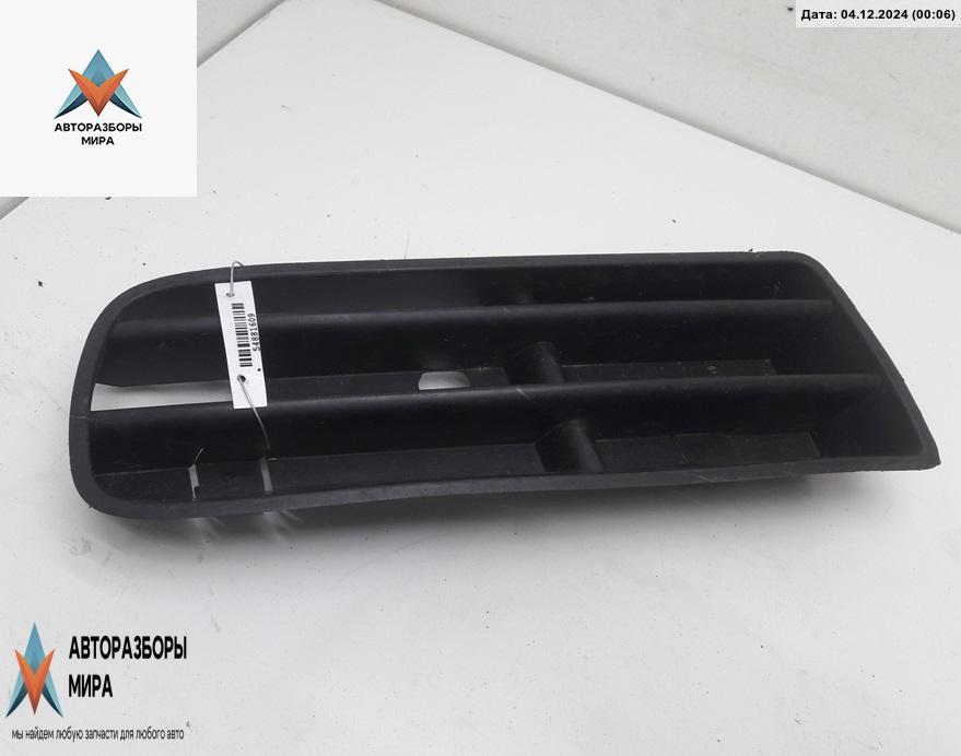 заглушка (решетка) в бампер Volkswagen Golf 4 поколение 1999, 1.6 л., бензин, МКПП, зелёный, хетчбэк 5 дв., 1J0853665B - фото №1