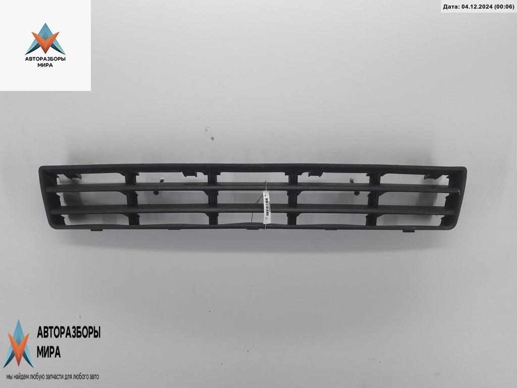 заглушка (решетка) в бампер Volkswagen Golf 4 поколение 1999, 1.6 л., бензин, МКПП, зелёный, хетчбэк 5 дв., 1J0853677 - фото №1