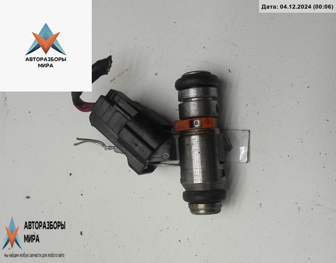 форсунка Volkswagen Golf 4 поколение 2001, 1.4 л., бензин, МКПП, серый, хетчбэк 5 дв., 036031C - фото №1