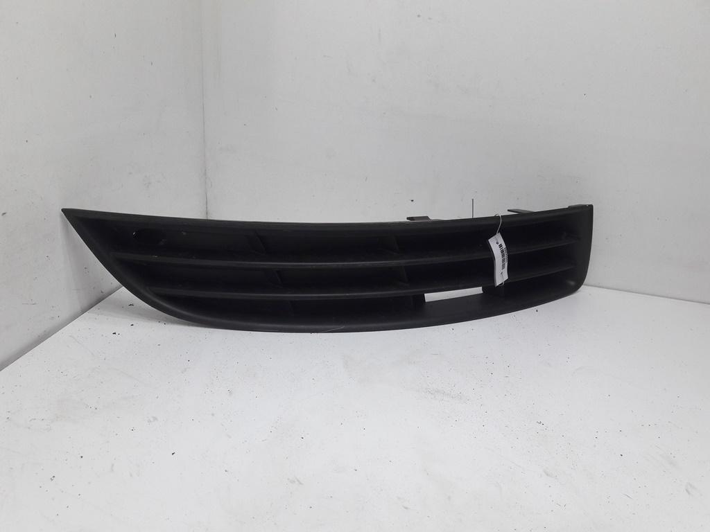 заглушка (решетка) в бампер Volkswagen Passat B6 2006, 2.0 л., бензин, МКПП, серый, универсал, 3C0653666 - фото №1