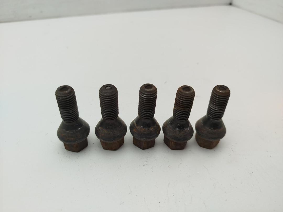 болт колесный BMW 3 E46 2002, 2.0 л., бензин, МКПП, чёрный, универсал, 6781150