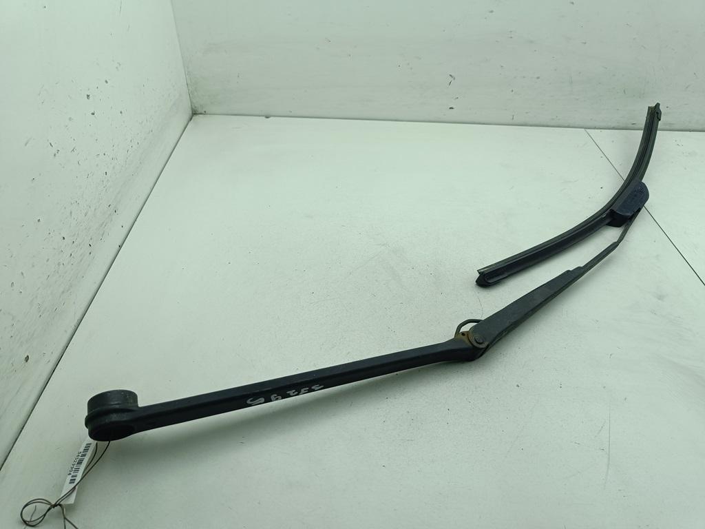 Щеткодержатель (поводок стеклоочистителя) передний Mazda Xedos 9 2002, 2.5 л., бензин, АКПП, серый, седан