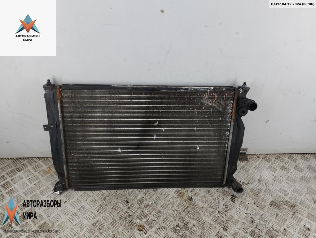 радиатор охлаждения Audi A6 4B/C5 1998, 1.8 л., бензин, МКПП, синий, седан, 4B0121251H - фото №1