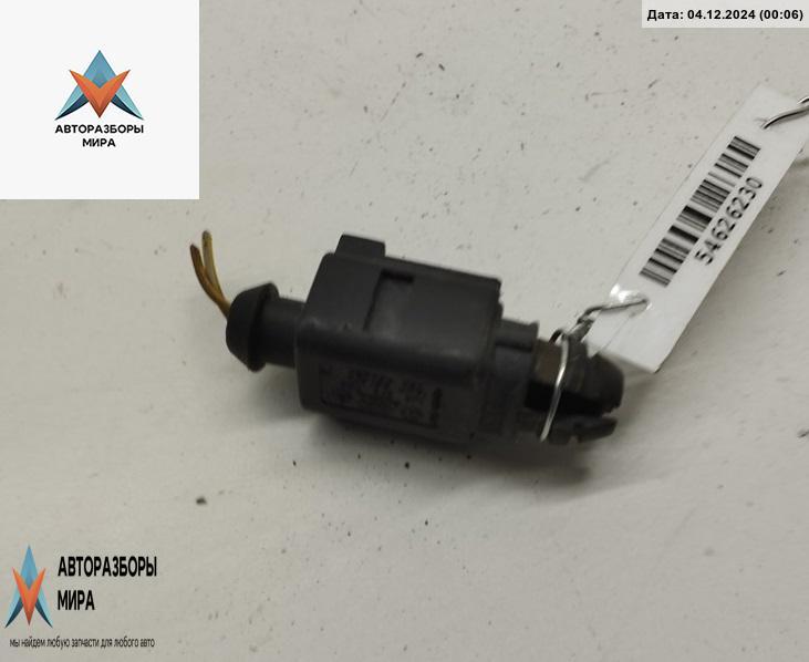 датчик температуры Audi A4 B6 2004, 2.0 л., бензин, МКПП, чёрный, седан - фото №1