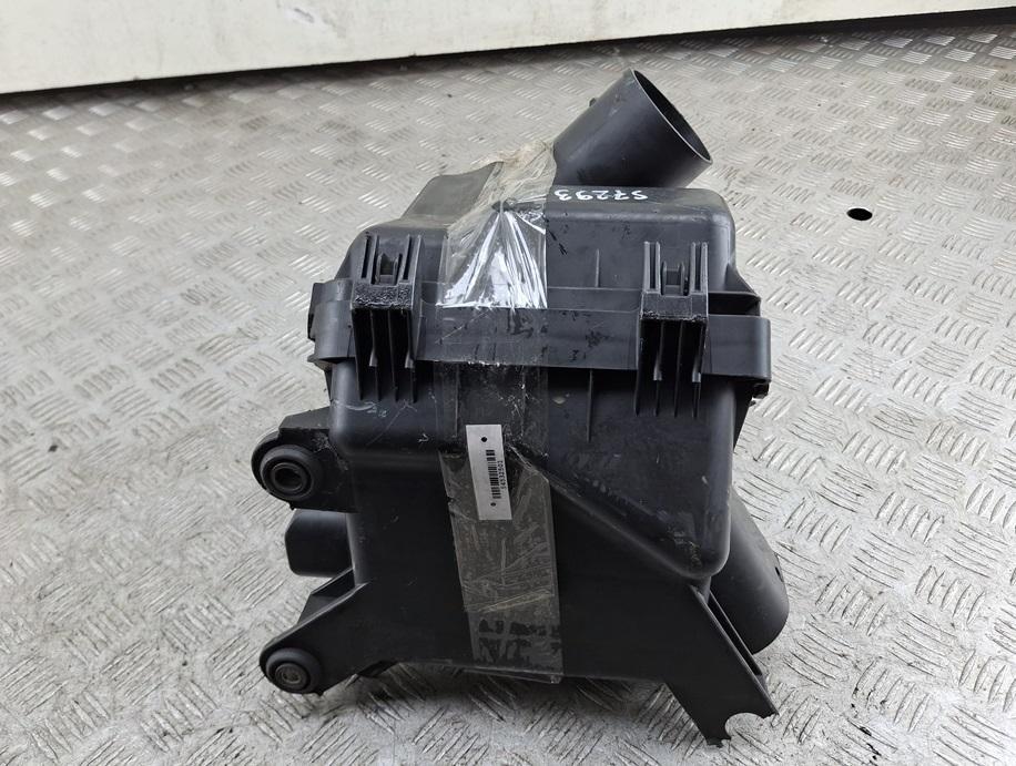 корпус воздушного фильтра Mitsubishi Grandis 1 поколение 2004, 2.4 л., бензин, МКПП, чёрный, минивэн - фото №1