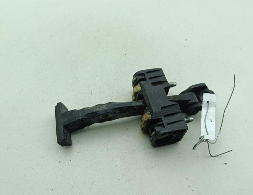 Ограничитель открывания двери задней Opel Astra H 2005, хетчбэк 5 дв., 13107851
