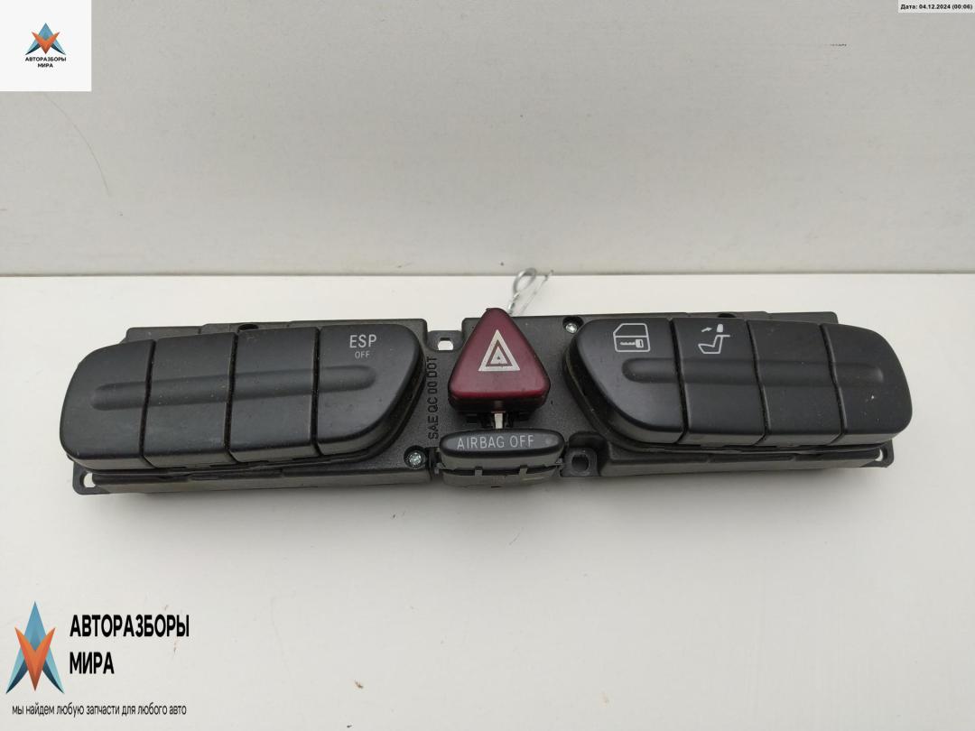 кнопка аварийной сигнализации Mercedes-Benz C-Класс W203/S203/CL203 2001, 2.2 л., дизель, МКПП, серый, седан, 2038214658 - фото №1