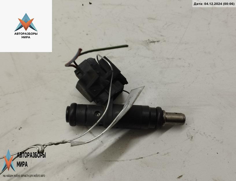 форсунка Audi A4 B6 2004, 2.0 л., бензин, МКПП, чёрный, седан, 06B133551T - фото №1