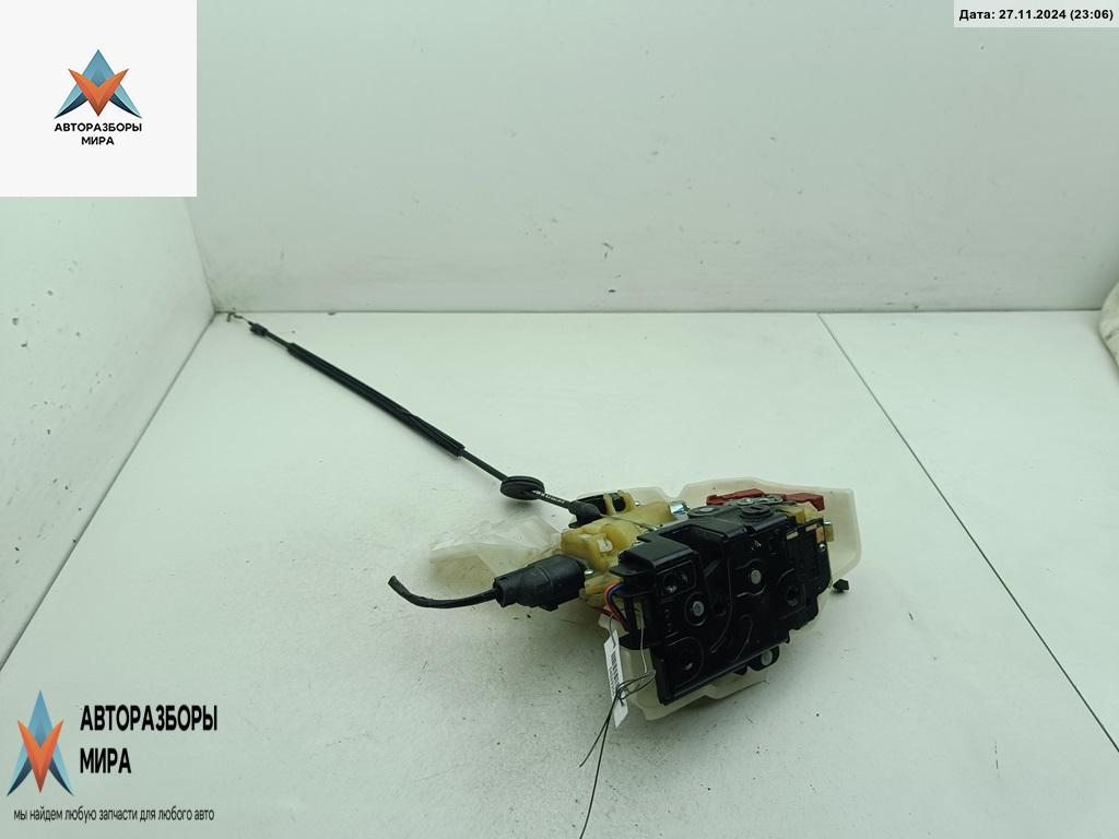 замок двери задней правой Volkswagen Golf 6 поколение 2011, 2.0 л., дизель, МКПП, чёрный, универсал - фото №1