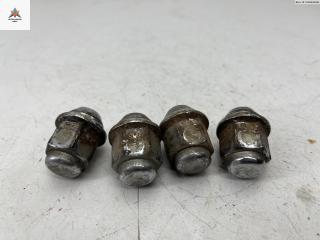 болт колесный Hyundai Getz 1 поколение [рестайлинг] 2008, 1.1 л., бензин, МКПП, чёрный, хетчбэк 5 дв.