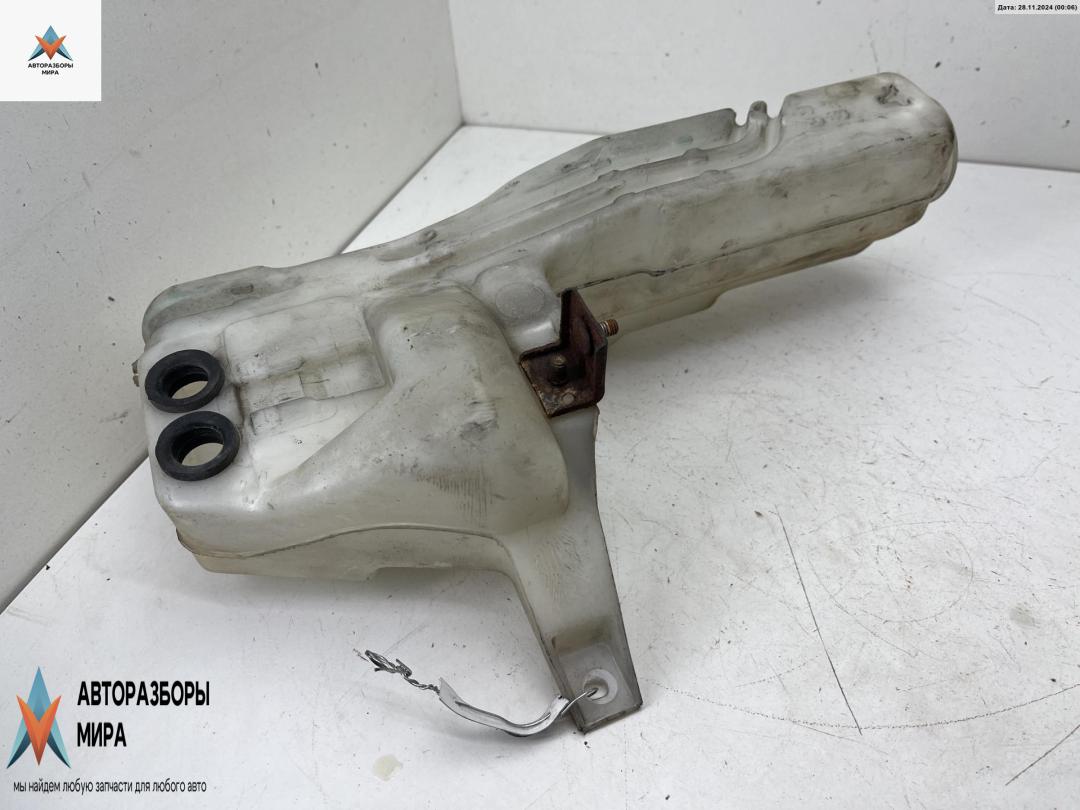 бачок омывателя Mitsubishi Space Wagon 2 поколение (Typ N30/N40) 1995, 2.0 л., бензин, минивэн - фото №1