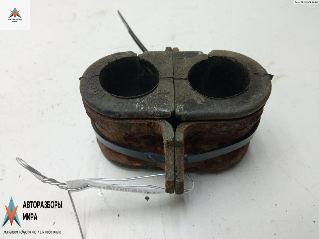 крепление стабилизатора / втулки стабилизатора Toyota Yaris XP9 2005, 1.4 л., дизель, МКПП, синий, хетчбэк 5 дв. - фото №1