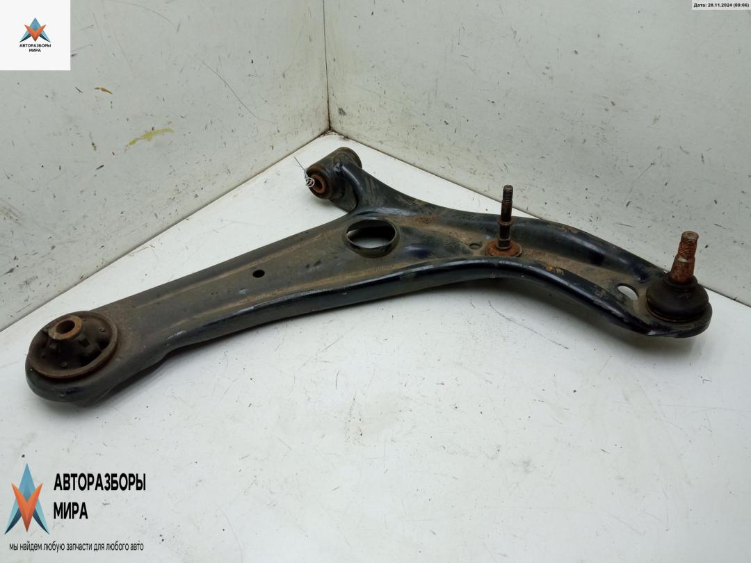 рычаг передний правый Toyota Yaris XP9 2005, 1.4 л., дизель, МКПП, синий, хетчбэк 5 дв. - фото №1