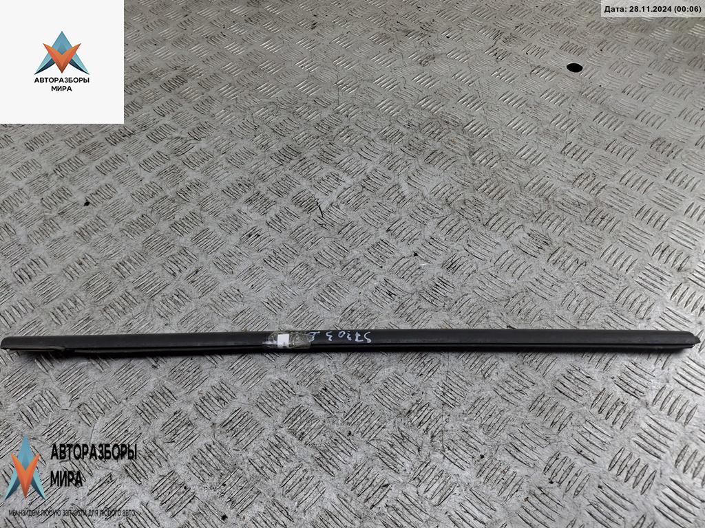 Молдинг стекла двери задней правой наружный Ford C-Max 1 поколение 2004, 1.8 л., бензин, МКПП, серый, минивэн, 3M51R25604 - фото №1