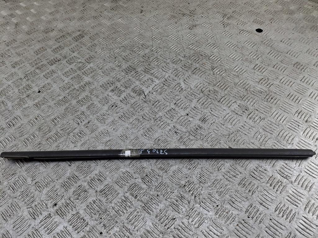Молдинг стекла двери задней правой наружный Ford C-Max 2004, 1.8 л., бензин, МКПП, серый, минивэн, 3M51R25604