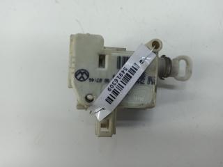 активатор замка багажника Audi A6 4B/C5 2000, 2.7 л., бензин, АКПП, зелёный, универсал, 3B0862159A