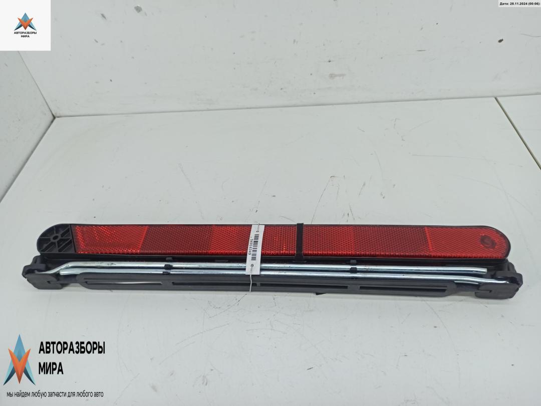 знак аварийной остановки Audi A6 4B/C5 2000, 2.7 л., бензин, АКПП, зелёный, универсал, 4B9860251 - фото №1