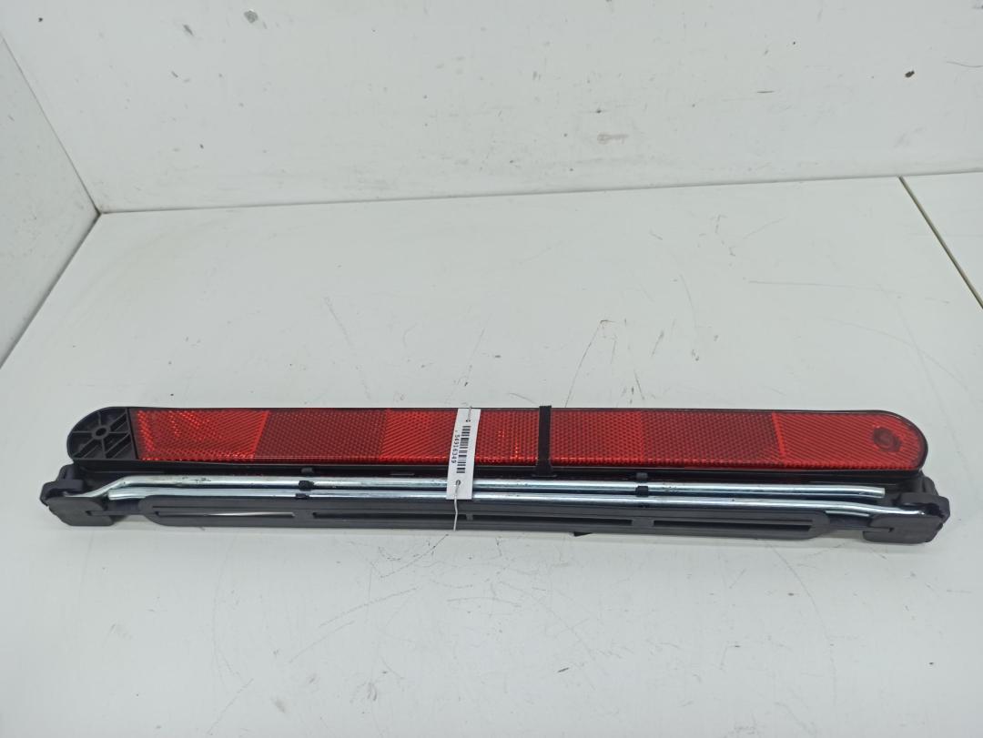 знак аварийной остановки Audi A6 4B/C5 2000, 2.7 л., бензин, АКПП, зелёный, универсал, 4B9860251 - фото №1