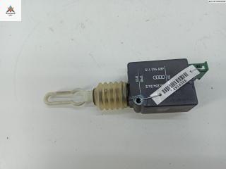 активатор замка багажника Audi A6 4B/C5 2000, 2.7 л., бензин, АКПП, зелёный, универсал, 4B9962115