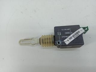 активатор замка багажника Audi A6 4B/C5 2000, 2.7 л., бензин, АКПП, зелёный, универсал, 4B9962115