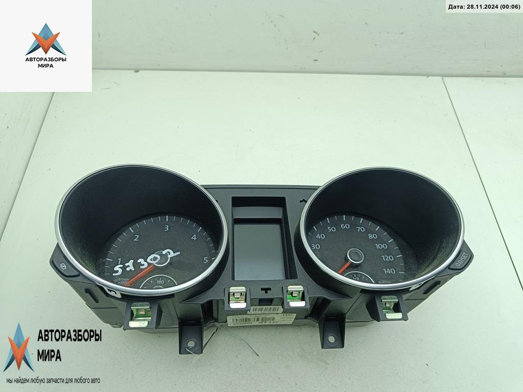 приборная панель Volkswagen Golf 6 поколение 2011, 2.0 л., дизель, МКПП, чёрный, универсал, 5K0920971C - фото №1